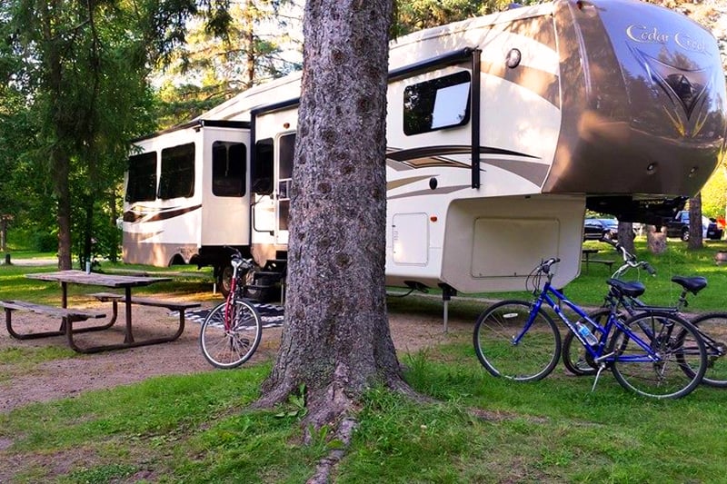 1920x1280 photo from Camp Holiday Resort & Campground showing bikes next to camper at campsite